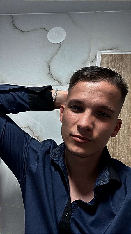 Gigolo / CELÁ EÚ_5